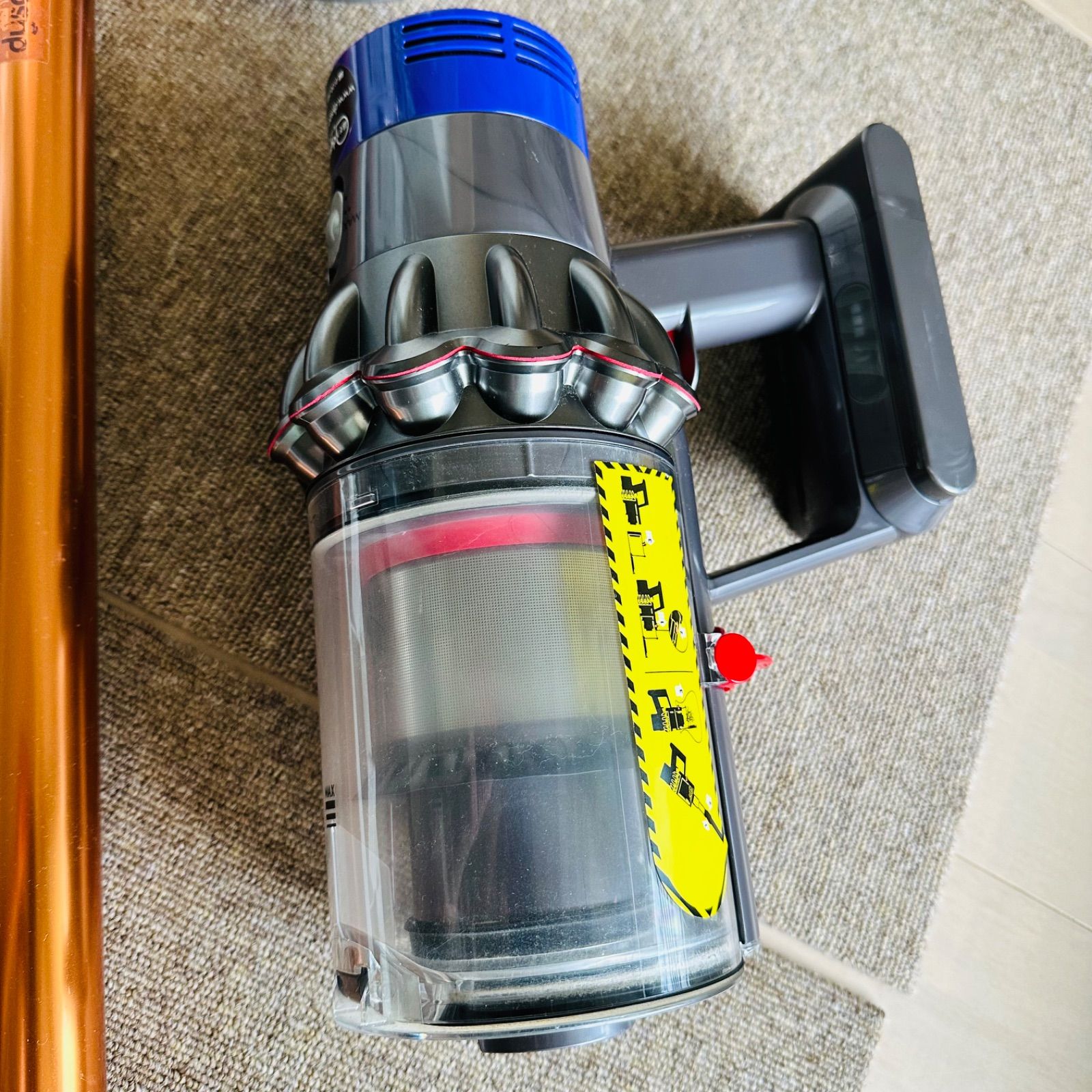 美品】 Dyson Cyclone V10 Fluffy SV12 FF コードレススティッククリーナー サイクロン掃除機 ダイソン 本体  オプションの延長ホース付き（定価¥5,000） 専用スタンド付き（山崎実業） - メルカリ