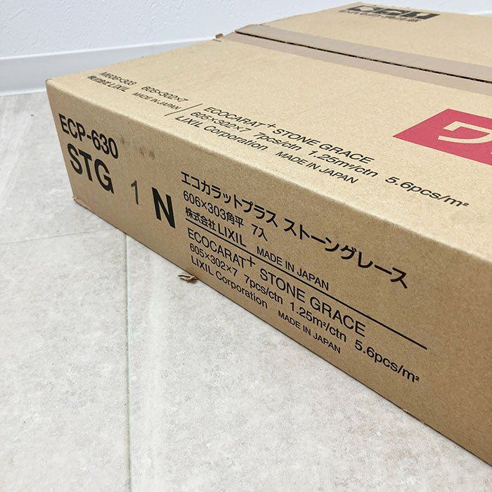 グレー