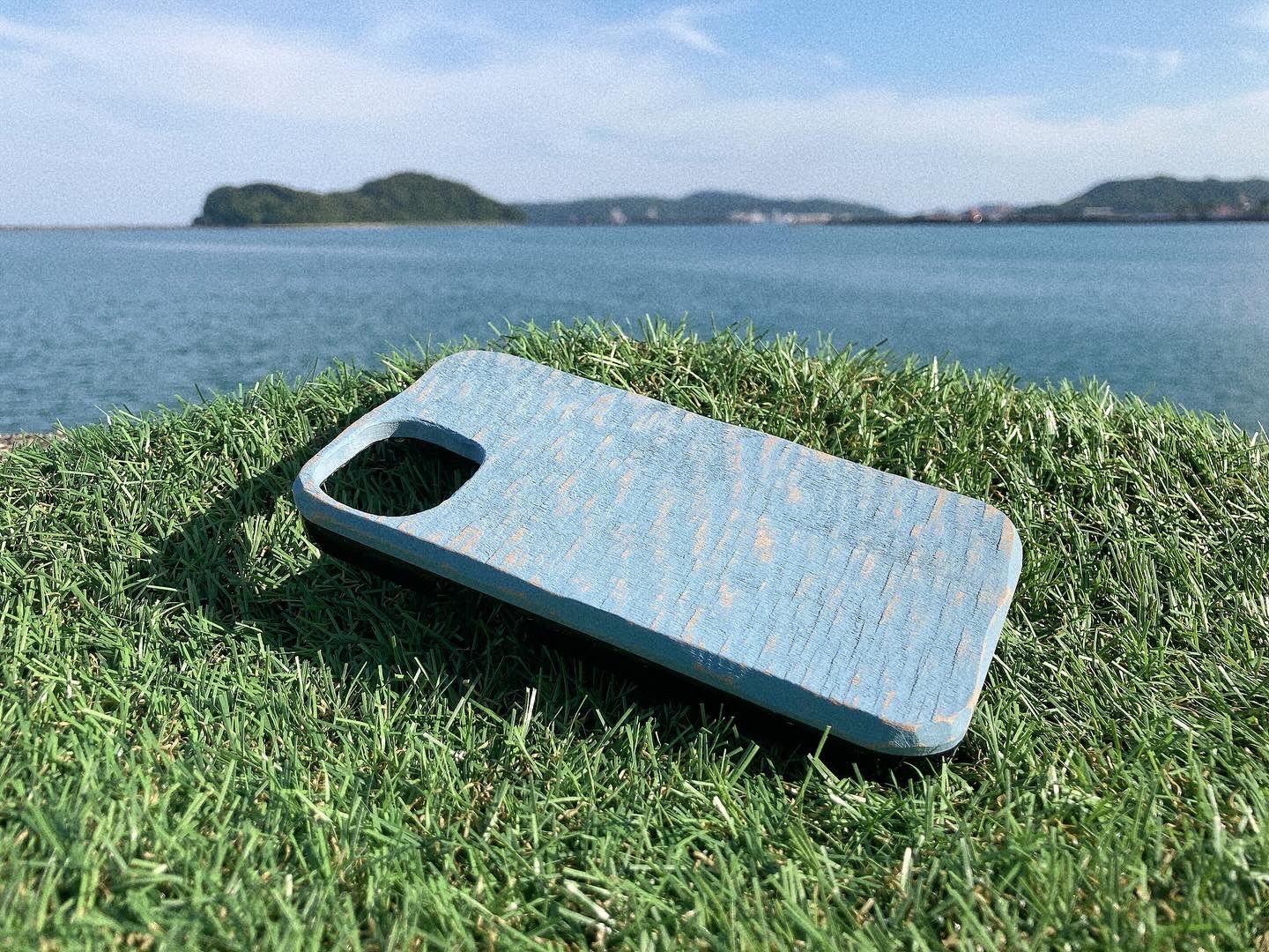 iPhone15ケース木製空色