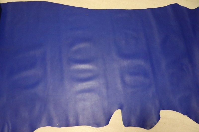 サファイア 180ds ヌメ革 まとめ売り バッファロー革 インド レザー スムース加工 はぎれ 一枚革 レザークラフト 革 皮 本革 diy 生地 材料