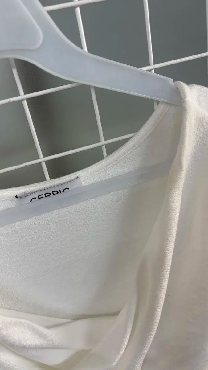 白 Tシャツ