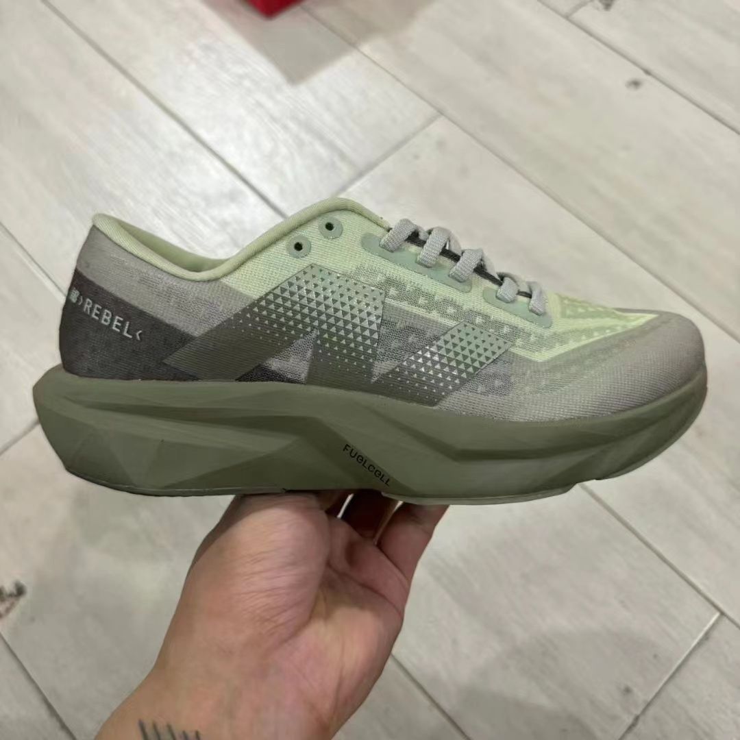 ニューバランス(new balance) ランニングシューズ FuelCell ニューバランス(new balance) ランニングシューズ FuelCell