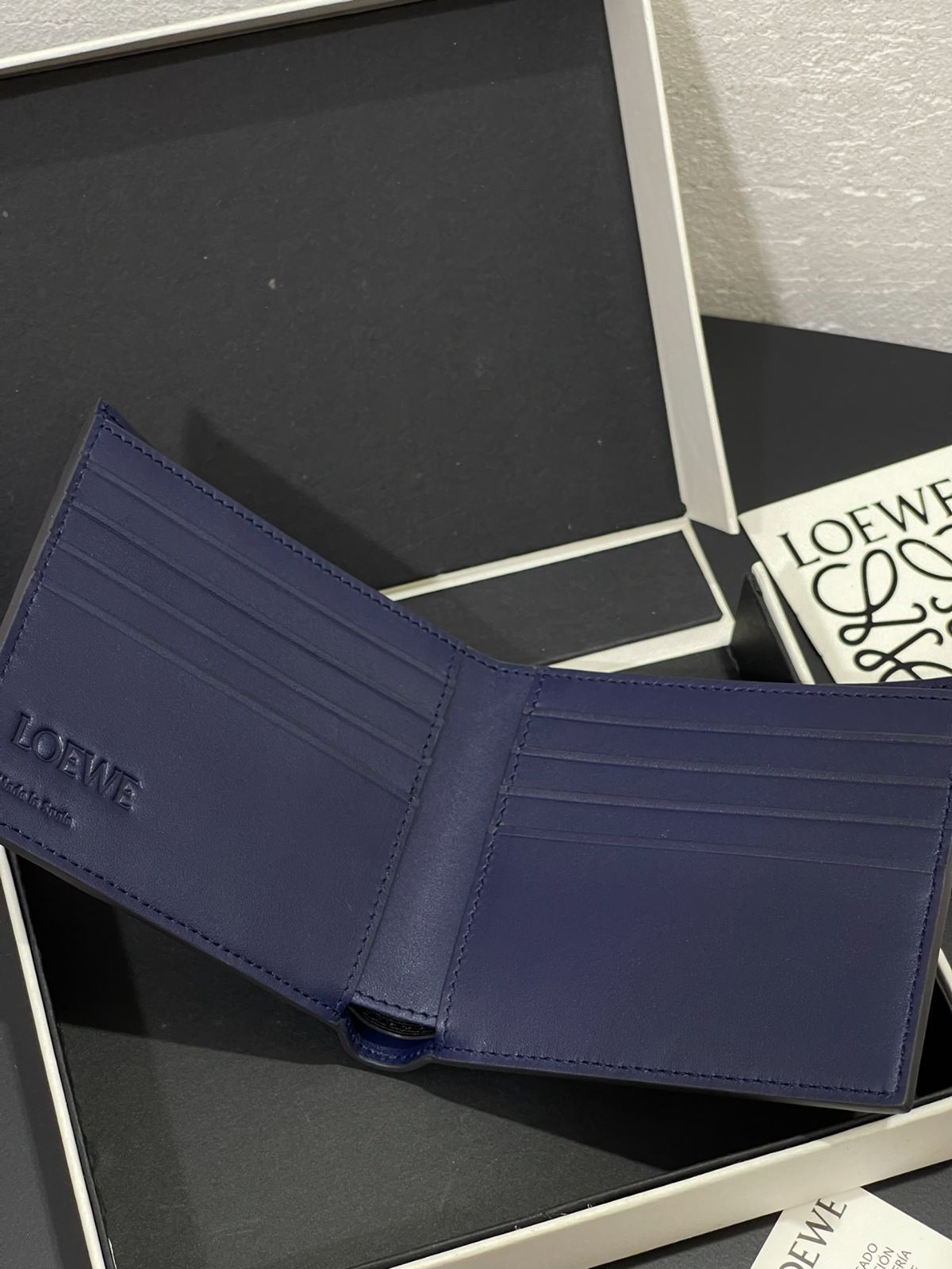 カードポケット8つと大型ポケット2つ付き サイズ