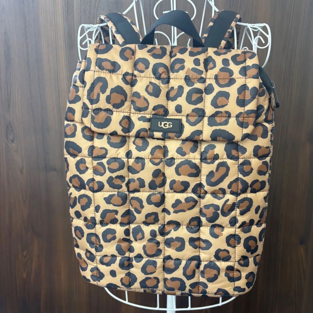 UGG アグ ナイロンリュック レオパード柄 - メルカリ