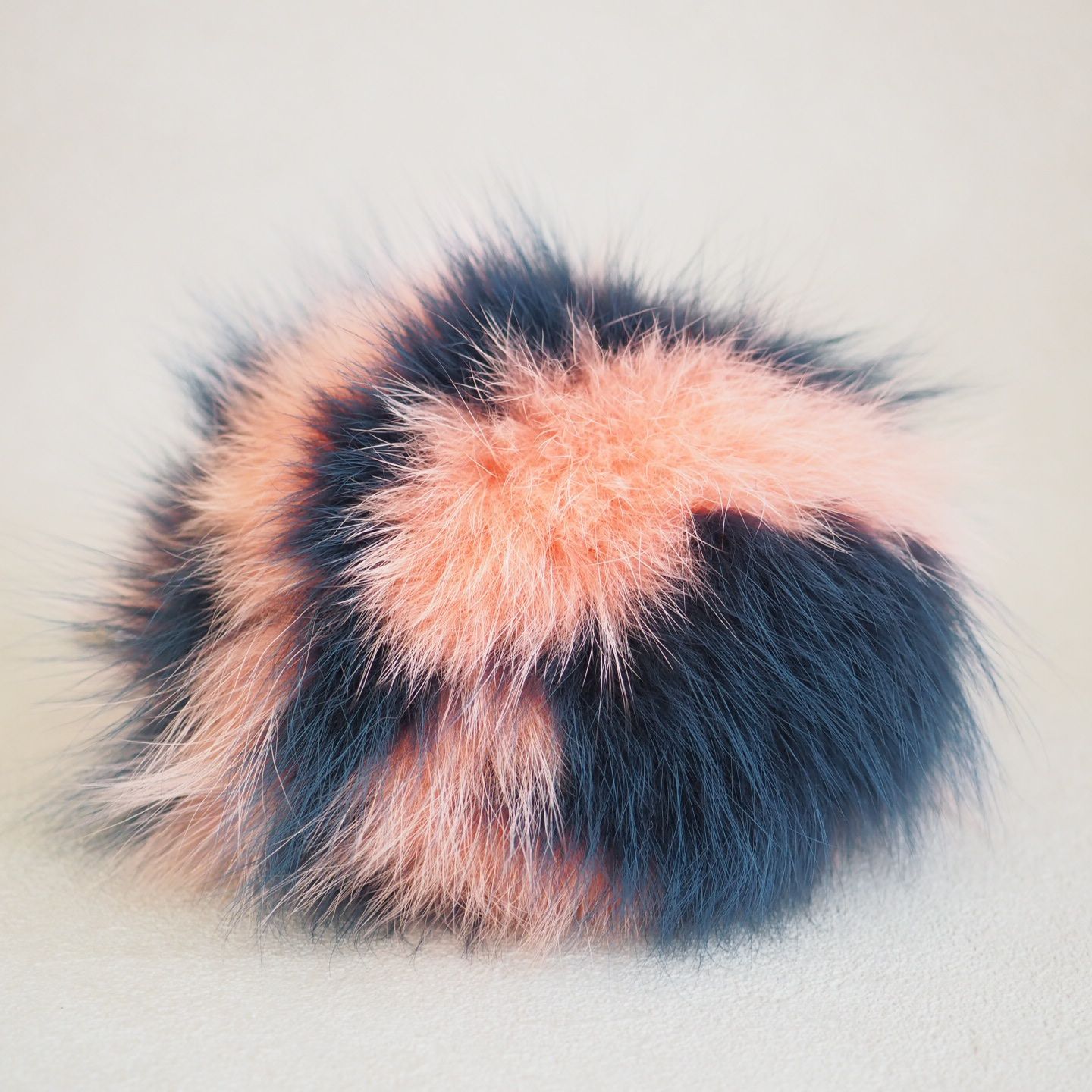 FENDI ファーポンポンチャーム ピンクベージュ フェンディ FENDI ポンポンチャーム ファー チャーム ピンク