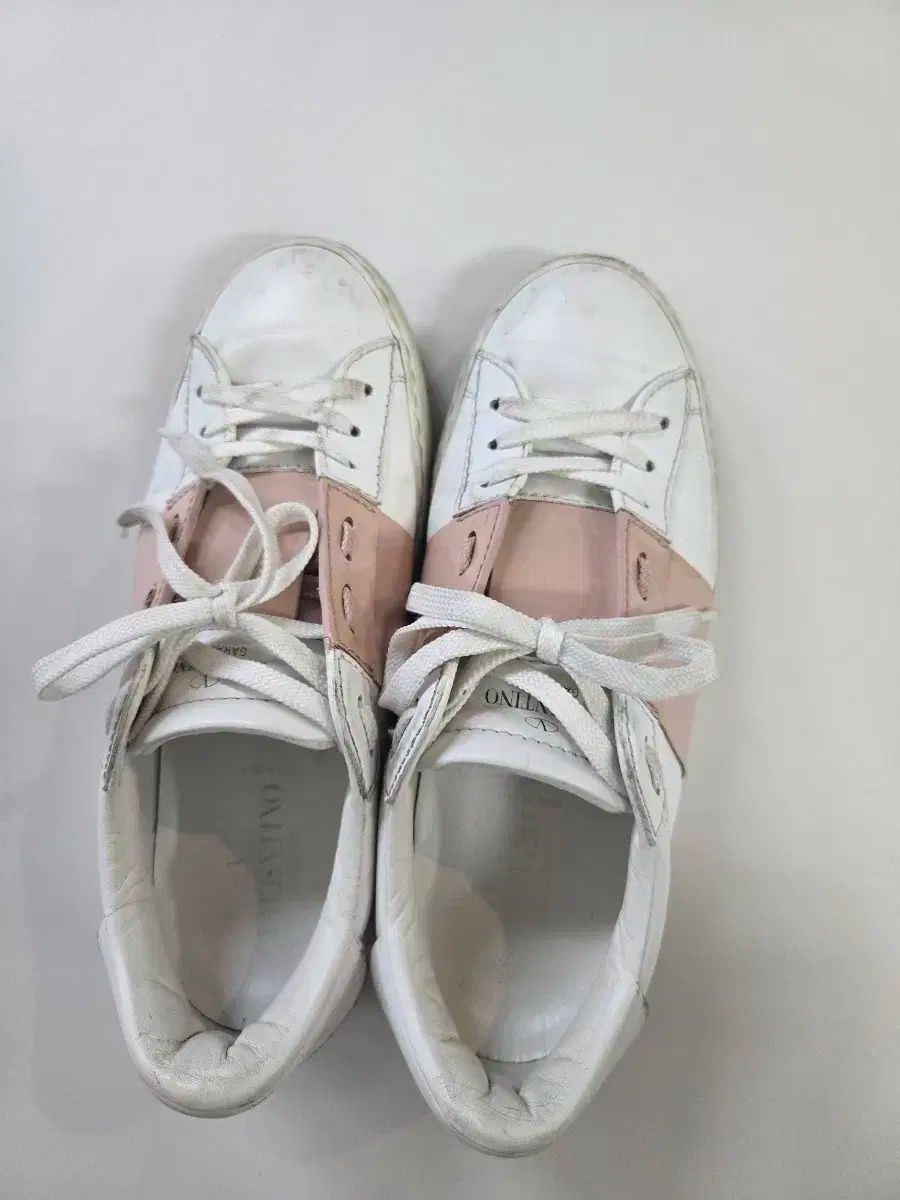 VALENTINO ヴァレンティノ ホワイト ピンク スニーカーズ