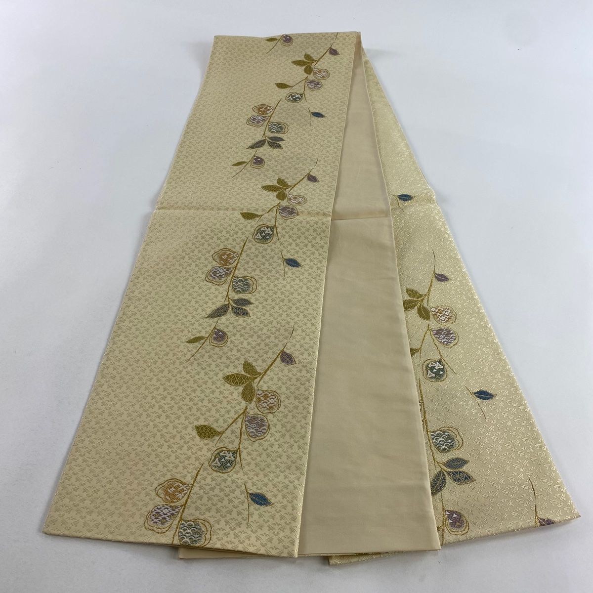 未使用品 名古屋帯 イエローベージュ 枝花 縮緬 長さ3m61cm 正絹 未使用品 名古屋帯 博多織3m65cm イエローベージュ系 長さ3m45cm