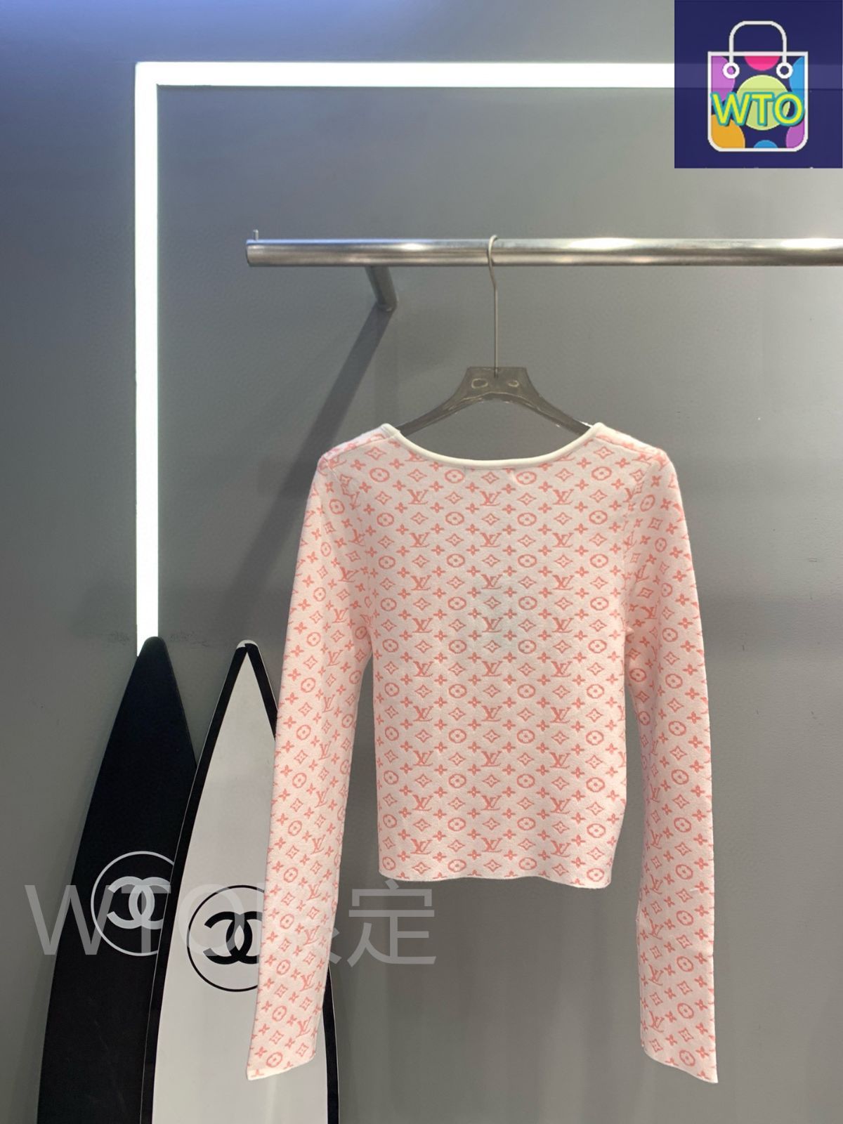 スクエアネック ロゴプリント