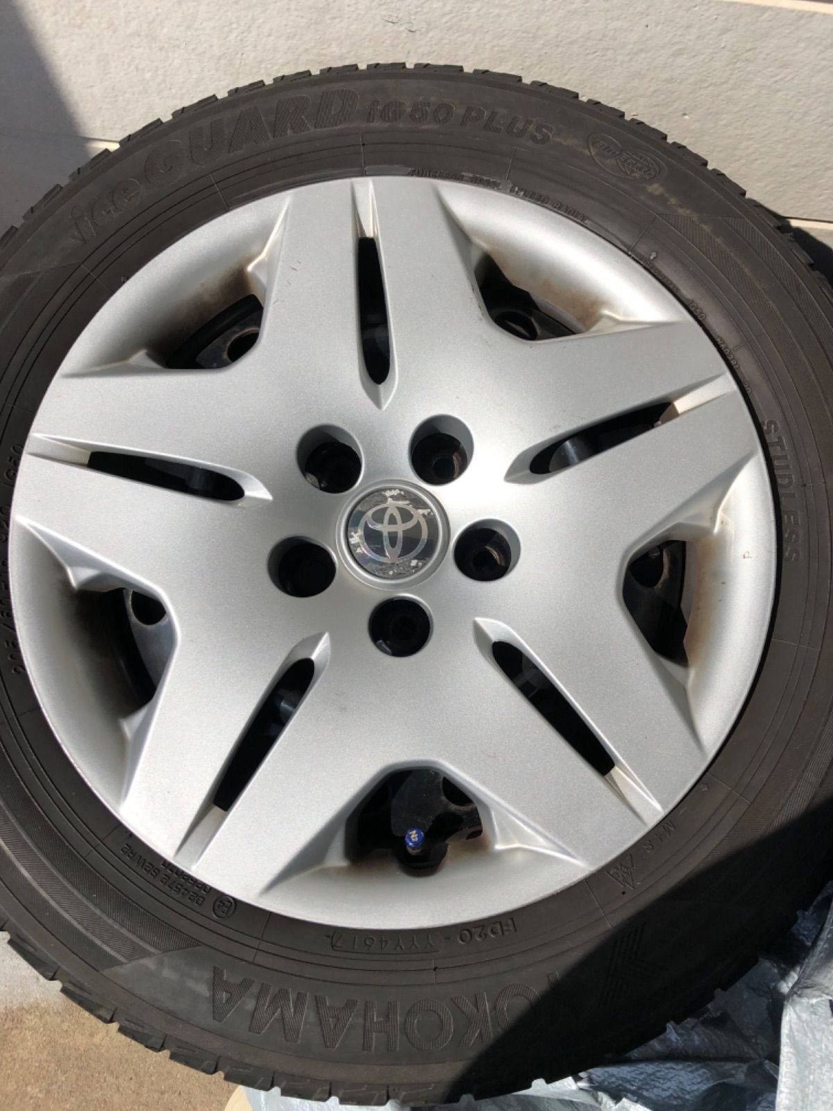 205 60 16 スタッドレス4本 トヨタ アルファード外し