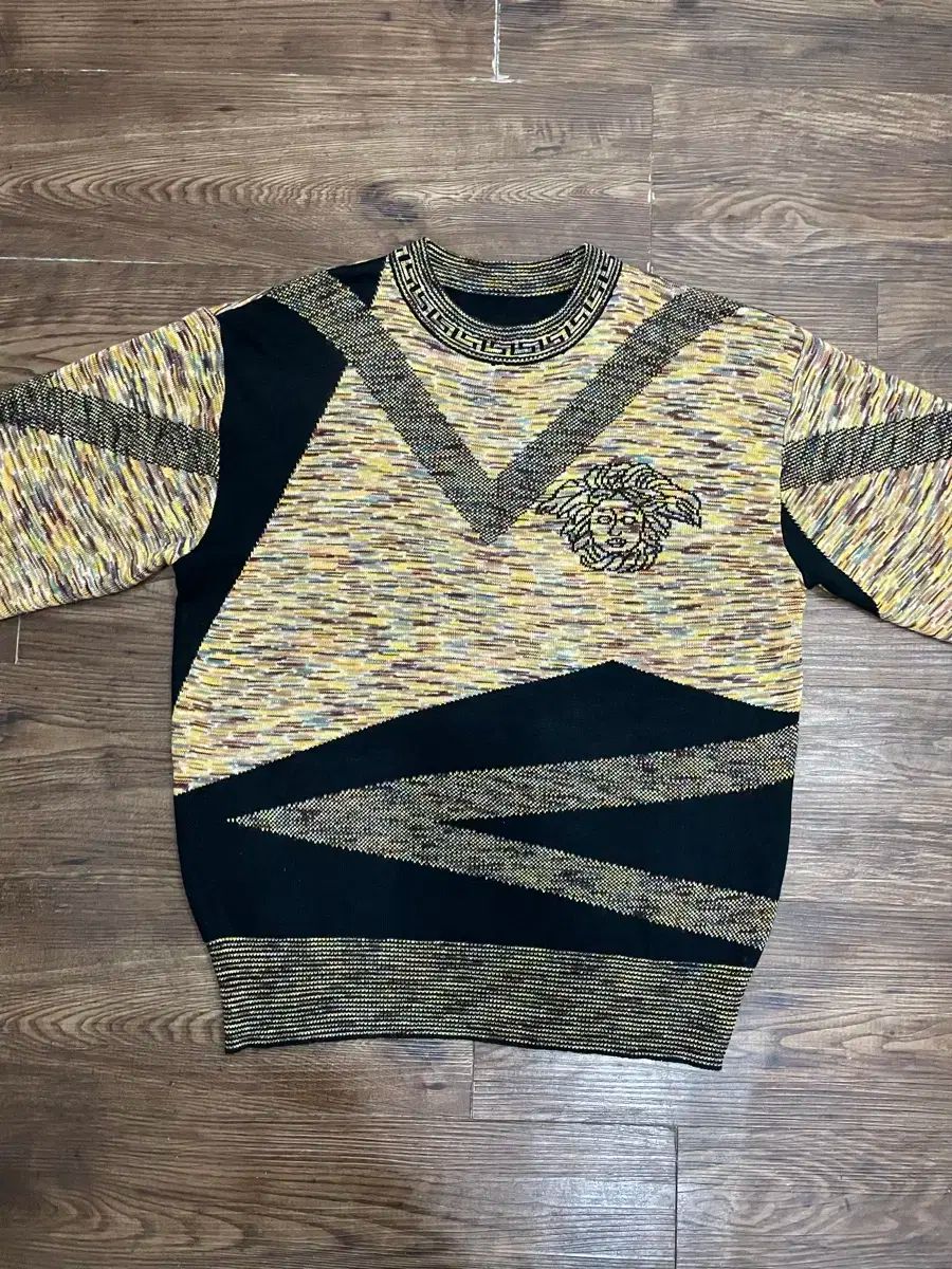 【雷市場（ポンジャン）商品韓国直送】 Versace(ヴェルサーチェ) VERSACE メドゥーサ パターン ニット セーター