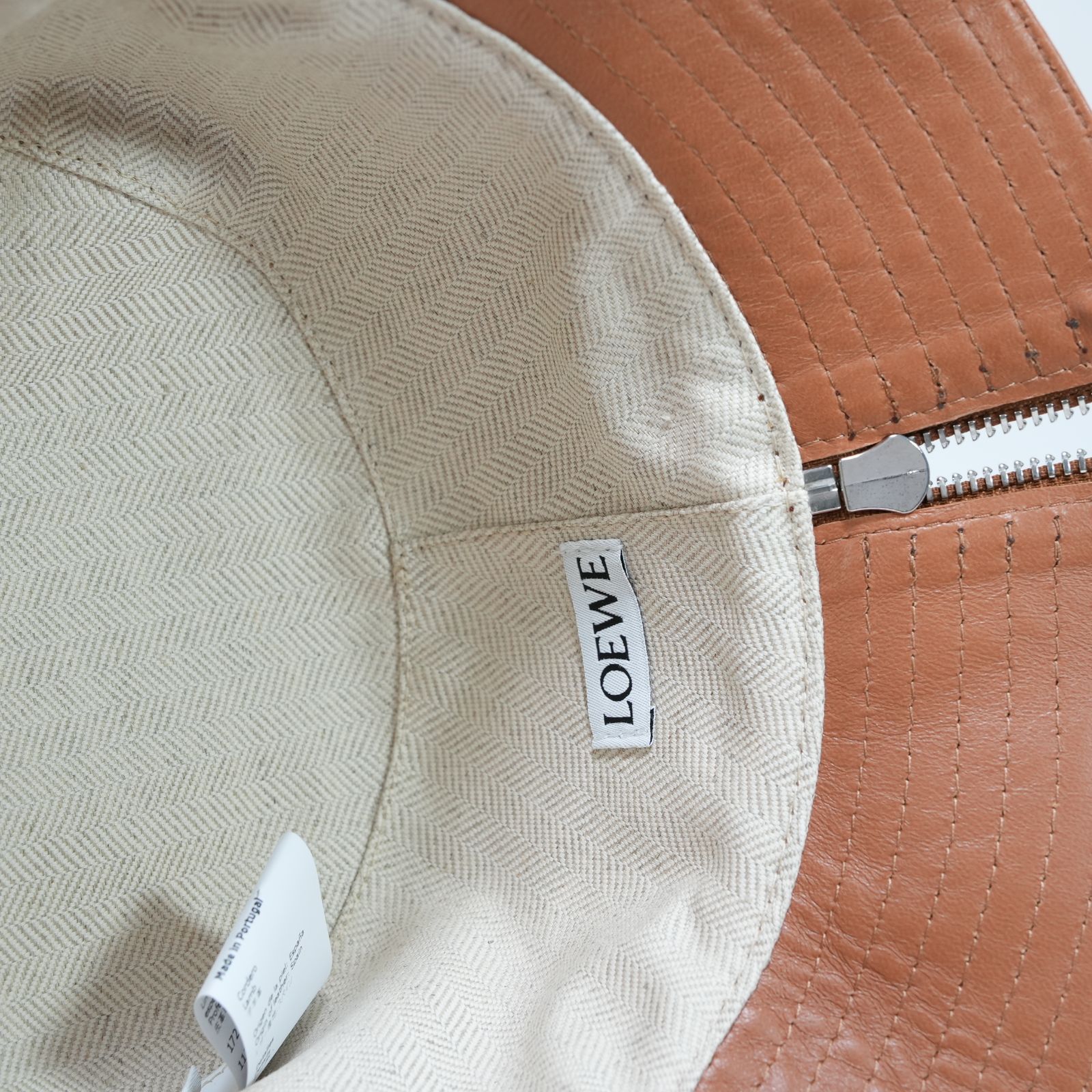 新品未使用 ロエベ LOEWE アナグラム ラム レザー ロゴデザイン