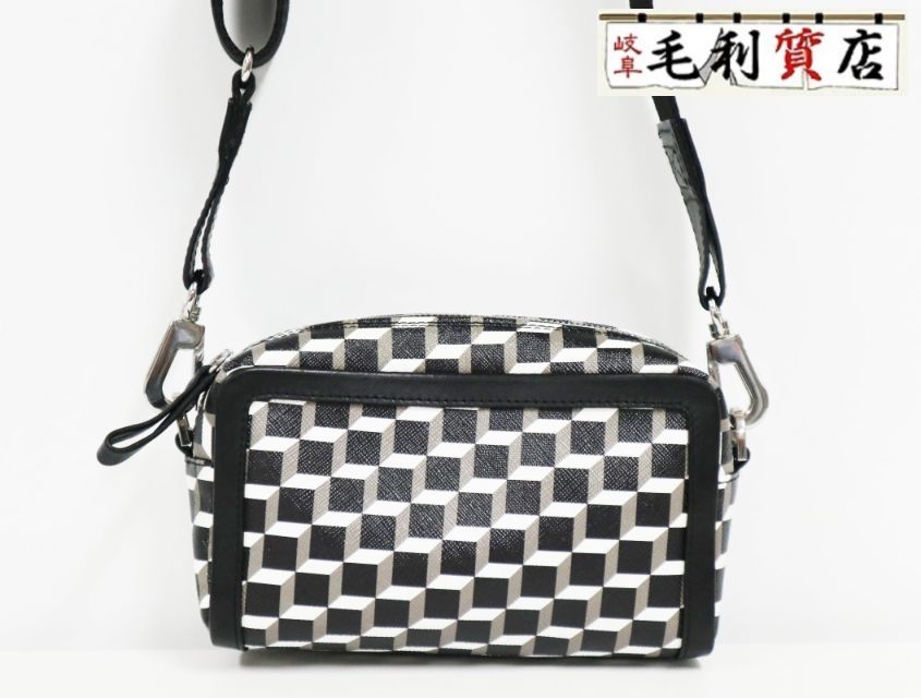 ピエールアルディ PIERRE HARDY キューブボックス ブラック ホワイト PVC レザー ユニセックス ボディバッグ バッグ