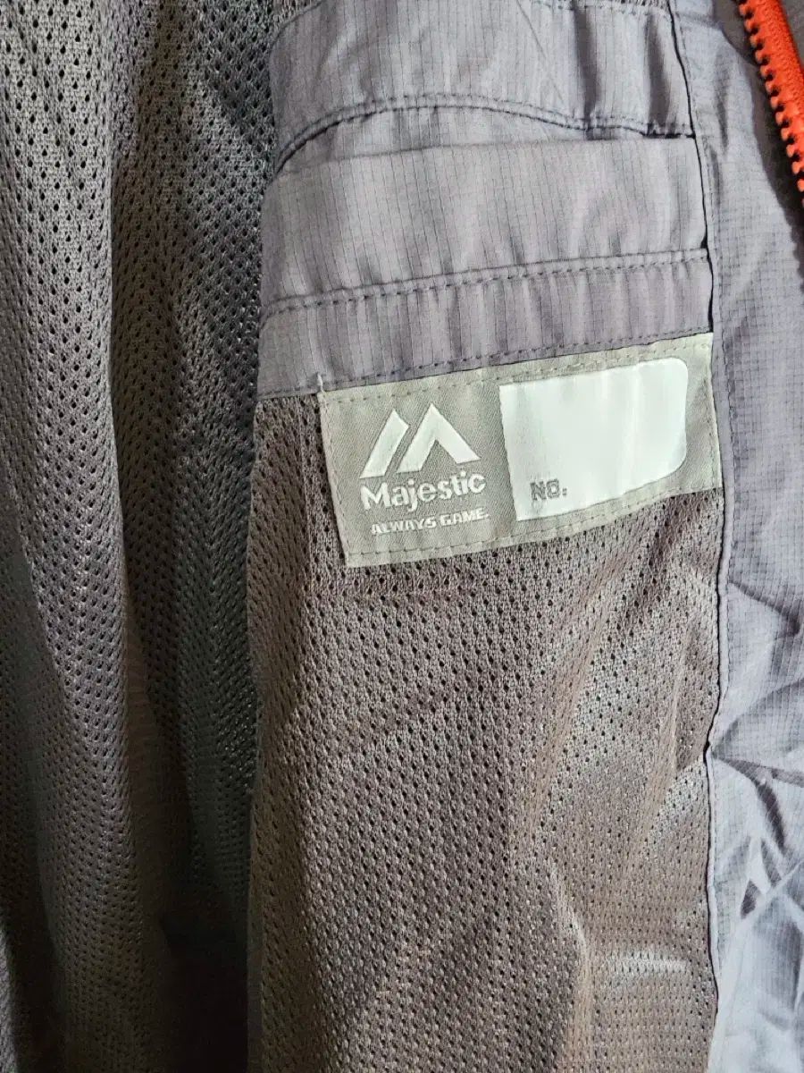 ジャイアンツ ウィンドブレーカー