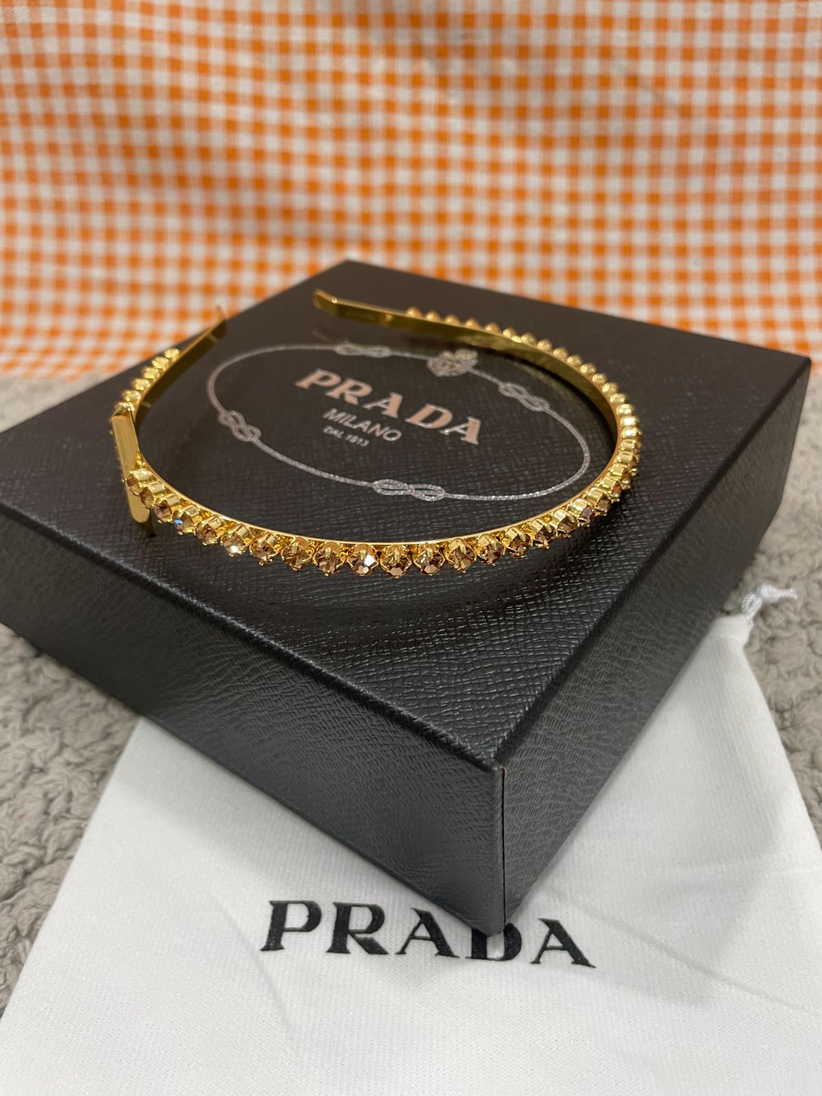 ✪感謝セール中✪PRADA プラダ　クリスタル ロゴ カチューシャ