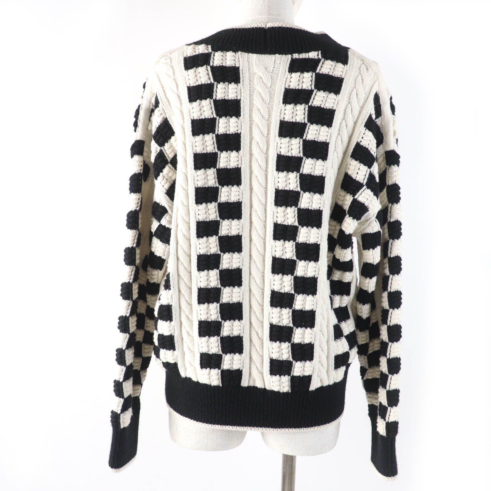 極美品☆CHANEL シャネル P74123K10621 カシミヤ ココマークボタン 深Vネック 長袖 ニット ホワイト ブラック 38 伊製 正規品 レディース CHANEL - 極美品☆CHANEL シャネル P74123K10621 カシミヤ ココ