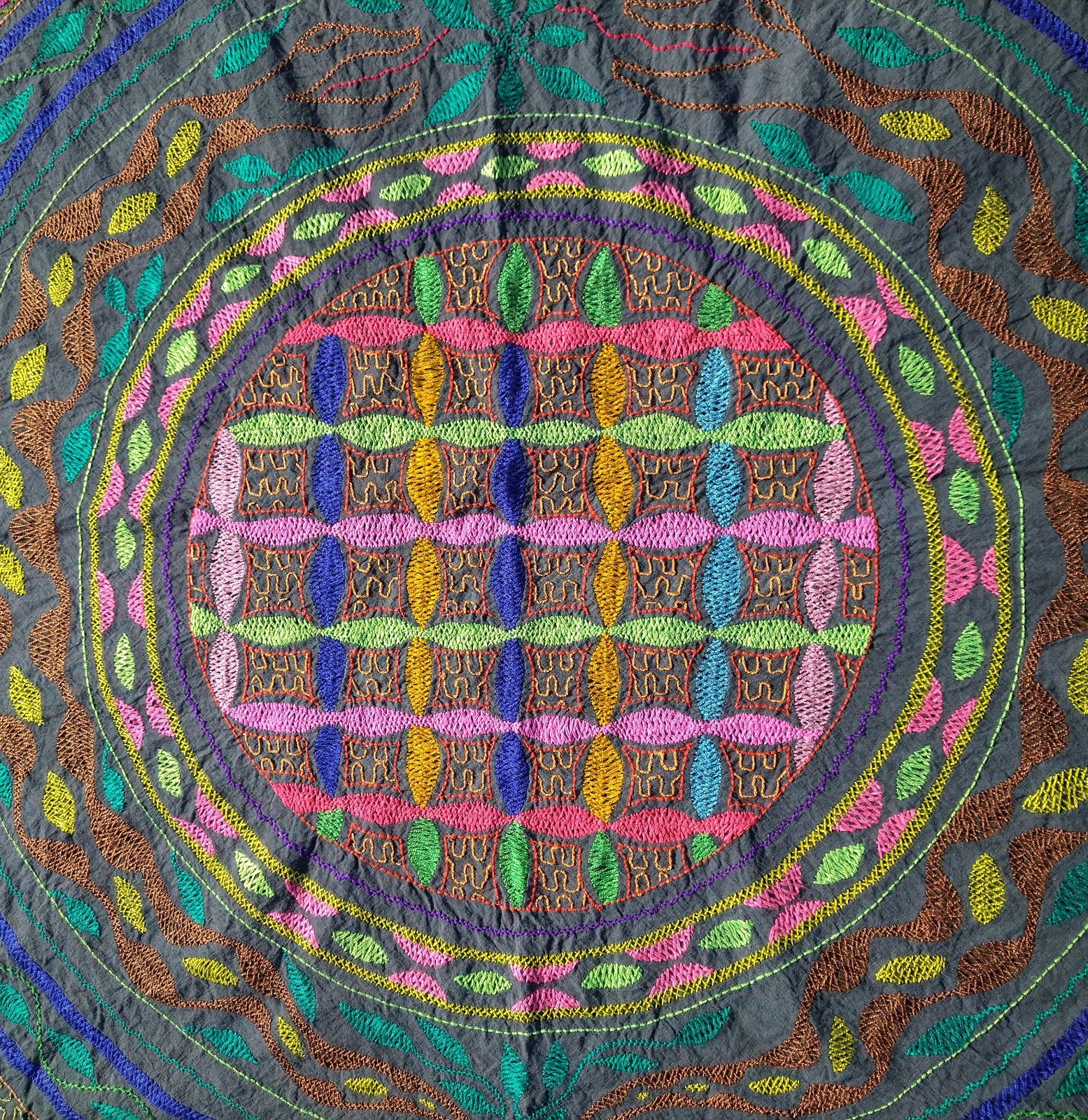 シピボ族 手刺繍 ラグ アヤワスカ - カーペット