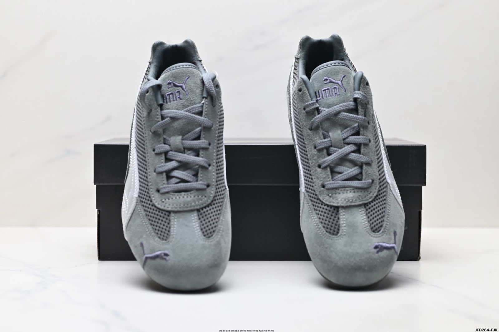 スポーツシューズ