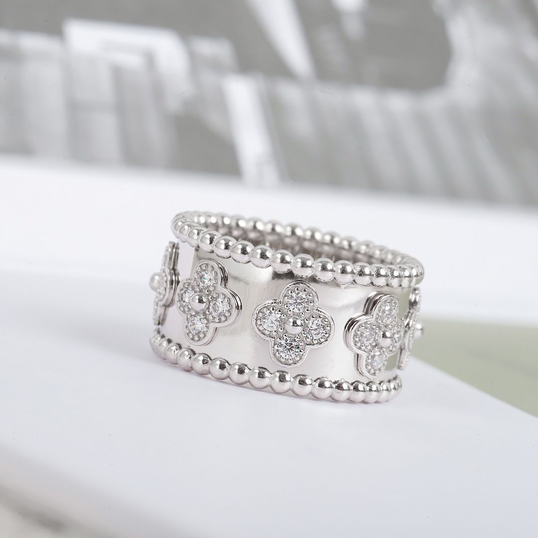 r*i様 Van Cleef＆Arpels ヴァンクリーフ&アーペル ペルレ 4 ヴァンクリーフ＆アーペル ペルレリング #49 レディース YG 1.7g