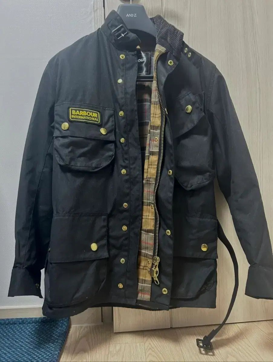 【雷市場（ポンジャン）商品韓国直送】 BARBOUR(バブアー) インターナショナル. A7 黒 34 サイズ 出品