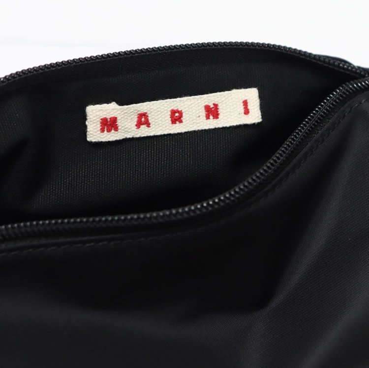  マルニ MARNI バッグ ボディバッグ レディース 秋冬 ロゴ 刺繍 ナイロン ブランド 軽量 軽い きれいめ 大きめ 黒 ブラック M 01634 00 TJ ボディバッグ ウエストポーチ バッグ
