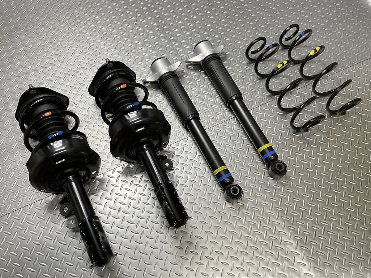 新車外し カローラスポーツ 純正サスキット 48510-12P00 48520-12P00 48530-12040 NRE214H NRE210 ZWE211 219 213 25030117