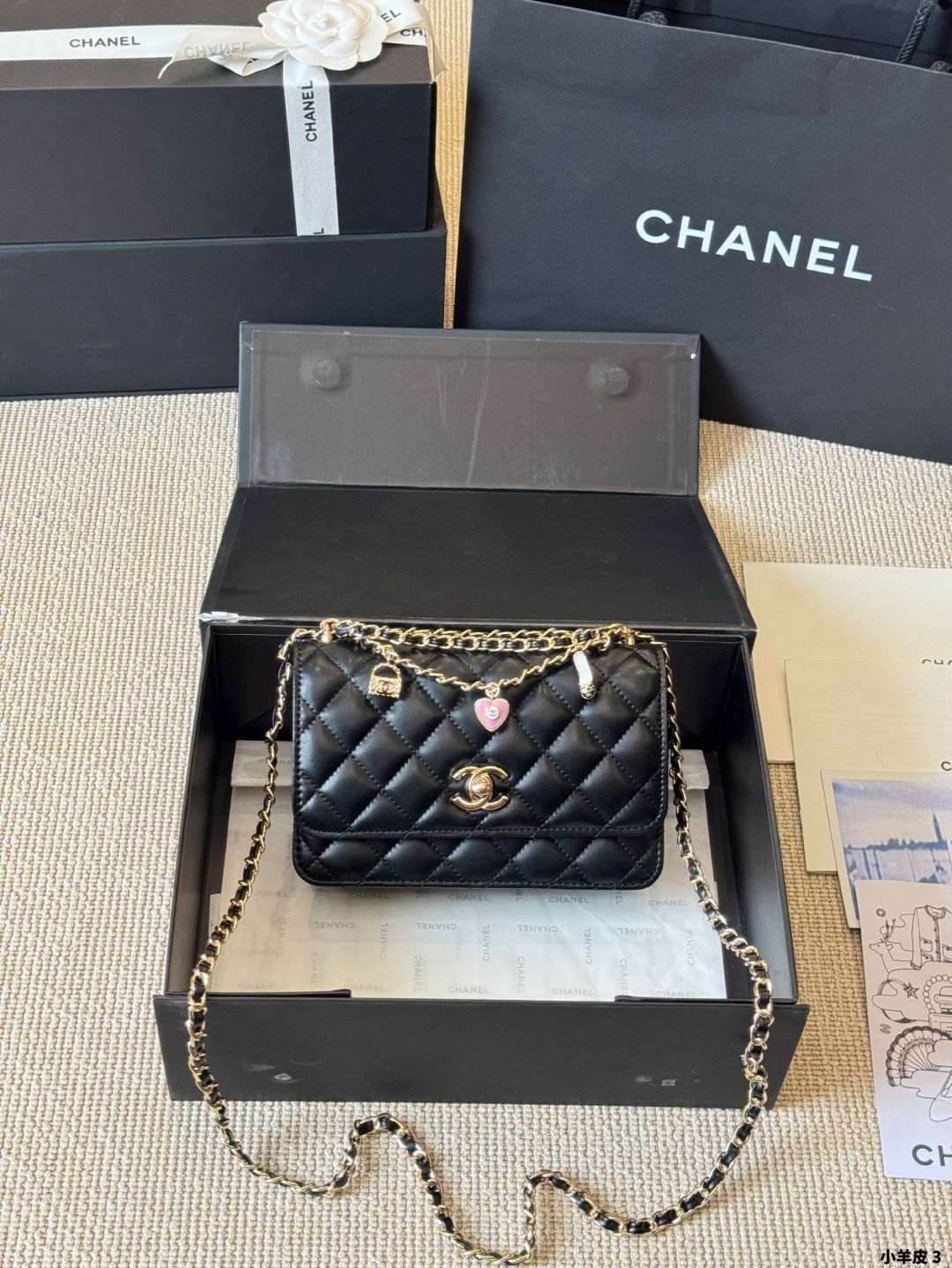 即完売予感 CHANEL チェーン ハート バッグ 25B限定 ミニ ハートのフォルムが可愛すぎる！シャネルからチェーン付きのミニ