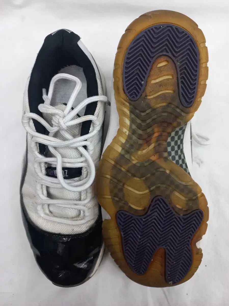 NIKE(ナイキ) エア ジョーダン 11 ロー ホワイトソード (オス) 255