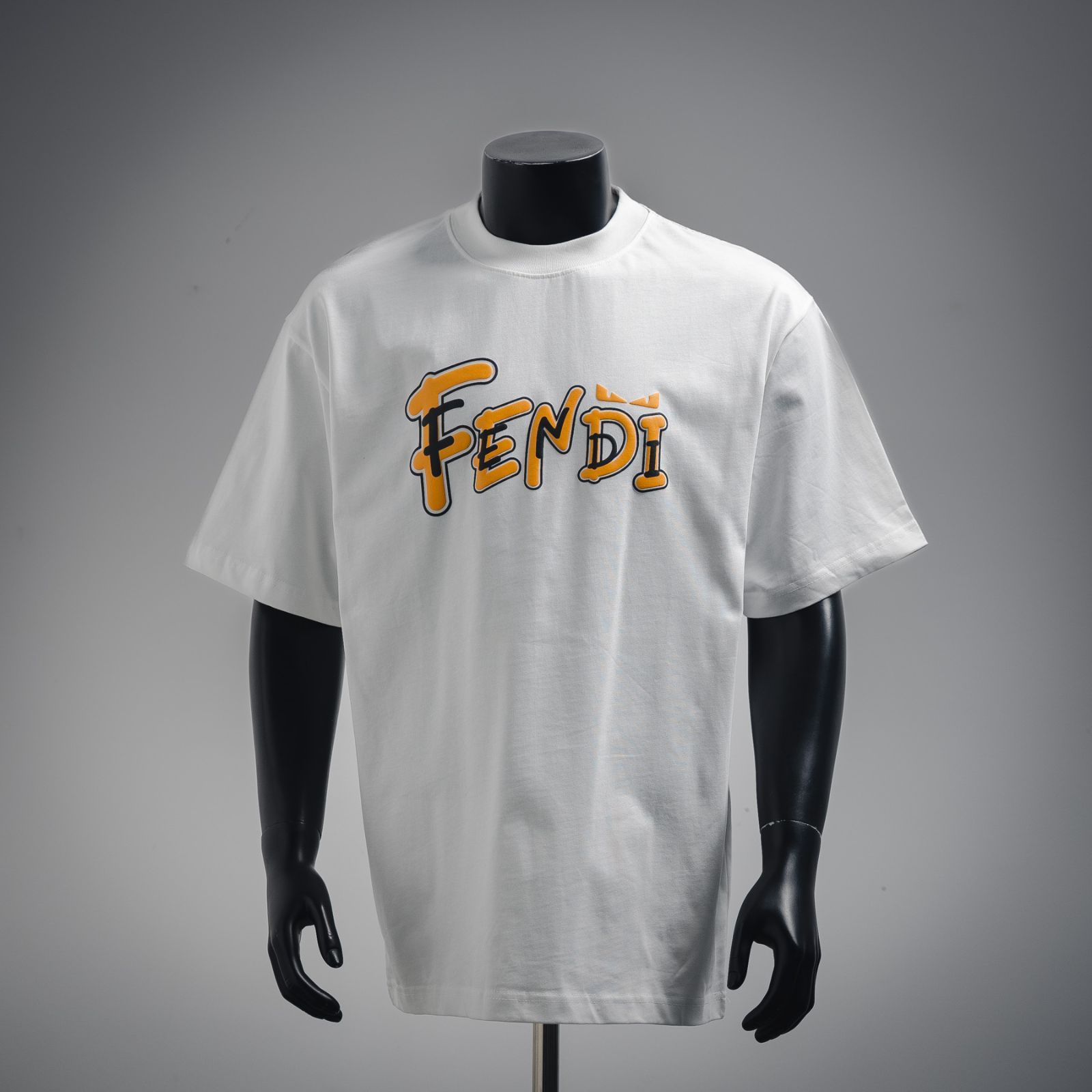 【FENDI】25SS＊FFメタルロゴ Tシャツ 半袖 オーバーサイズ 今日特価】Fendi 25SS オーバーラップロゴ＆アイ 半袖 T-2