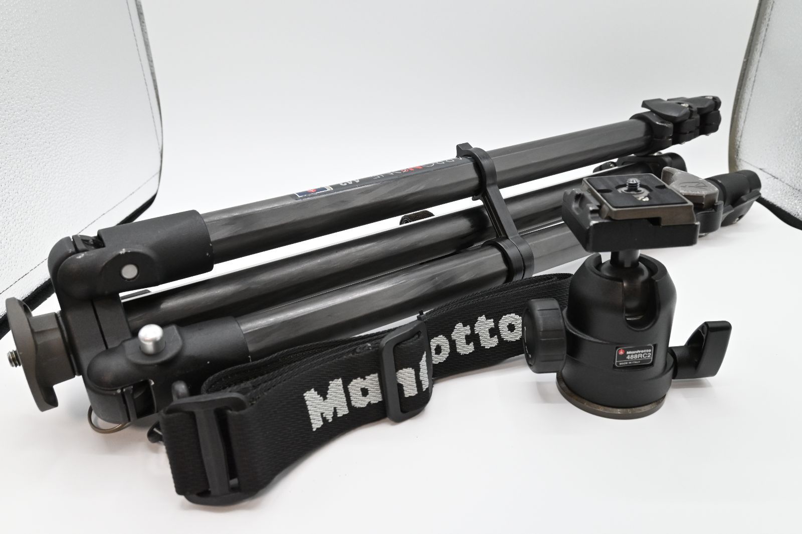 ＜＜雲台（488RC2）付き！！＞＞【並品】MANFROTTO マンフロット 443 カーボン 三脚 3段 #LE2023704