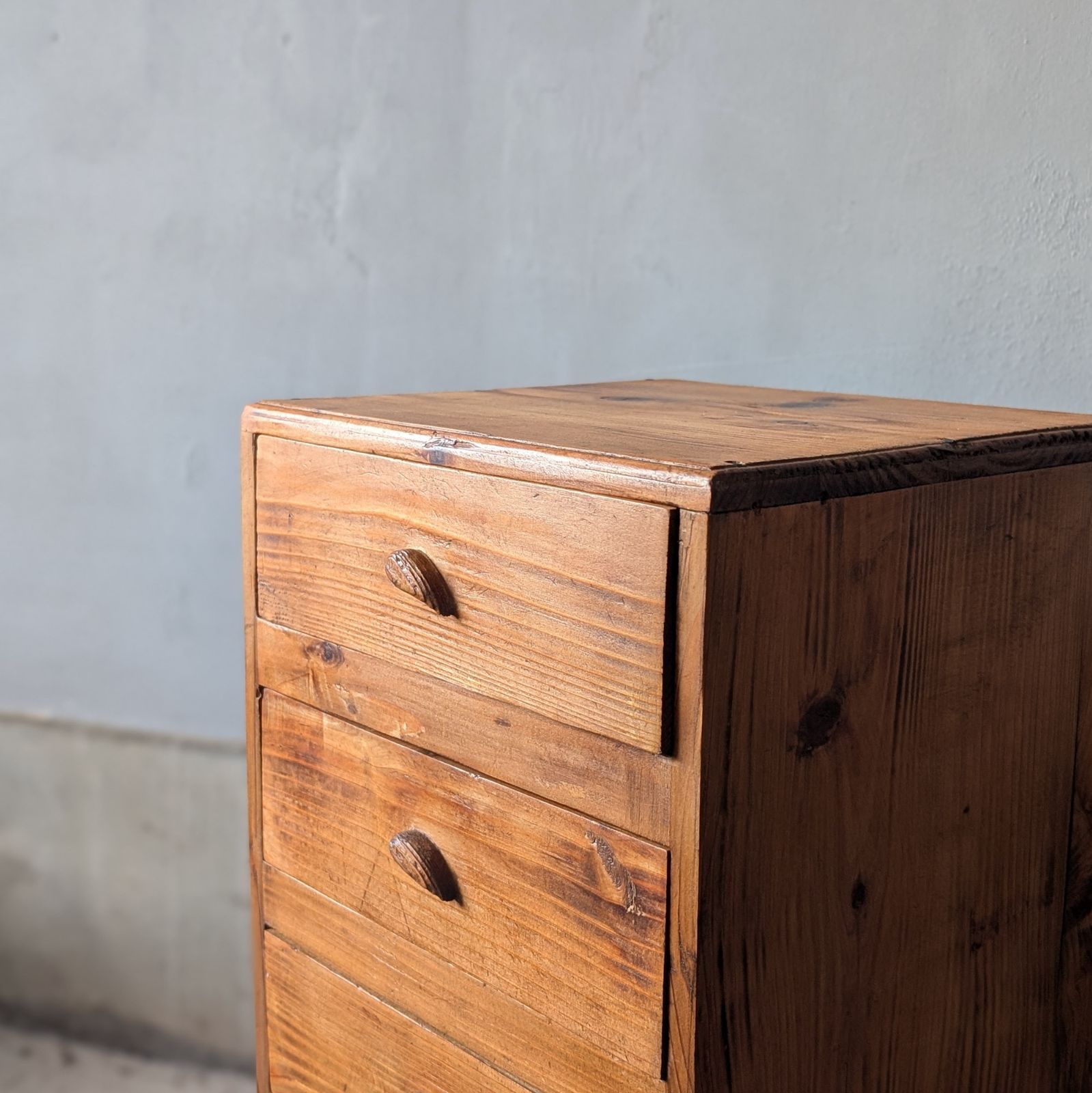 手作業で作られた温かみのある小抽斗 小物入れ