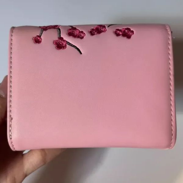 ディズニー　Disney ラウンジフライ loungefly ベイマックス 刺繍　桜　折りたたみ財布