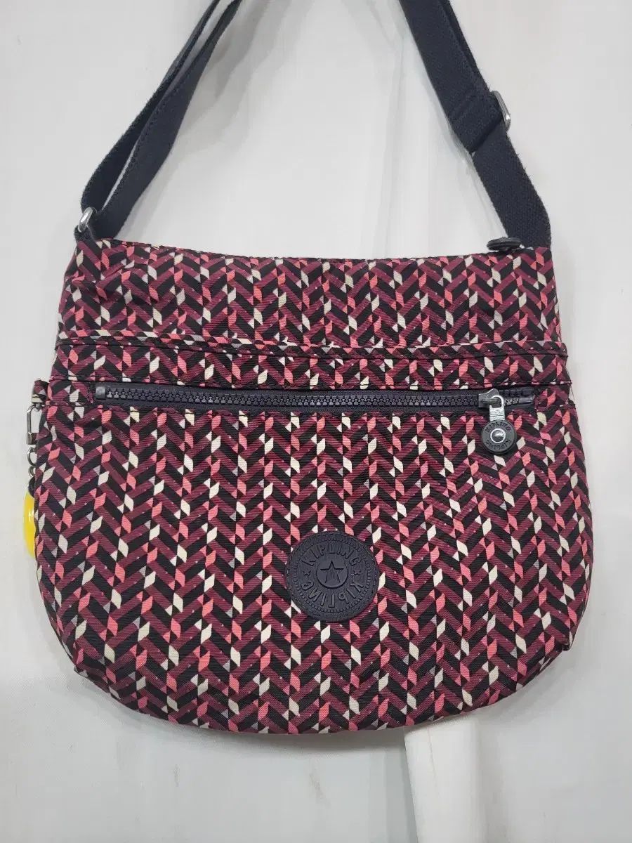 キプリング パターン クロスバック ショルダーバッグ