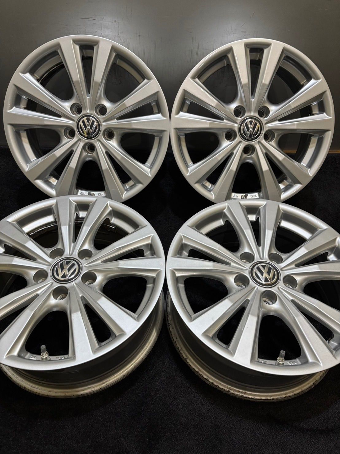 TAS 16インチ 6.5J 30 112 5H アルミホイール 4本 空気圧センサー付 パサート VW ティグアン シャラン 2-J127