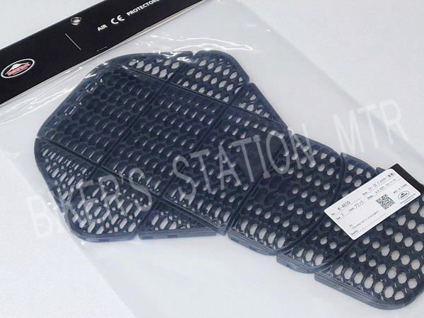 送料込！ クシタニ K4639 エアーCEプロテクター 脊椎 背中 