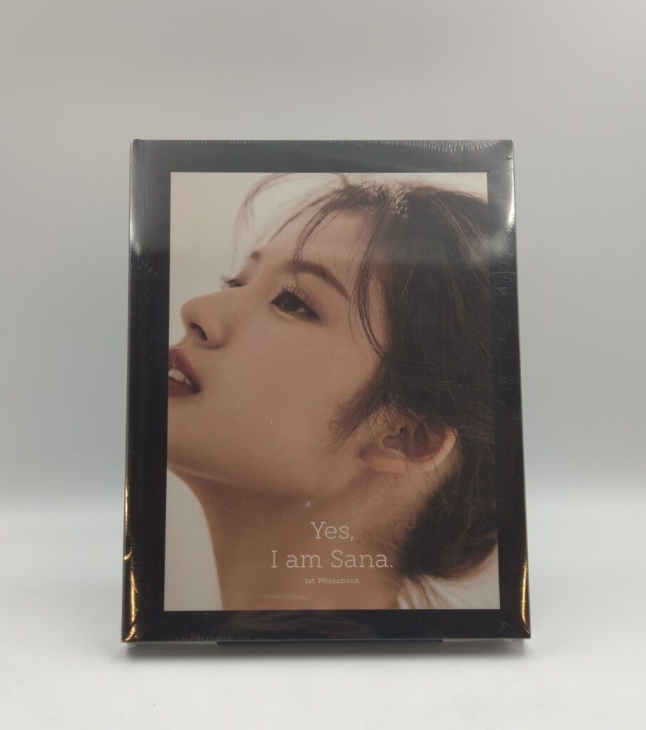 TWICE Black ver. サナ Yes,I am Sana. 1st PHOTO BOOK Amazon.co.jp