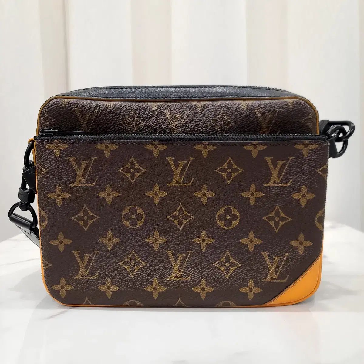 バインスー Louis Vuitton ルイヴィトン モノグラム トリオ メッセンジャーバッグ