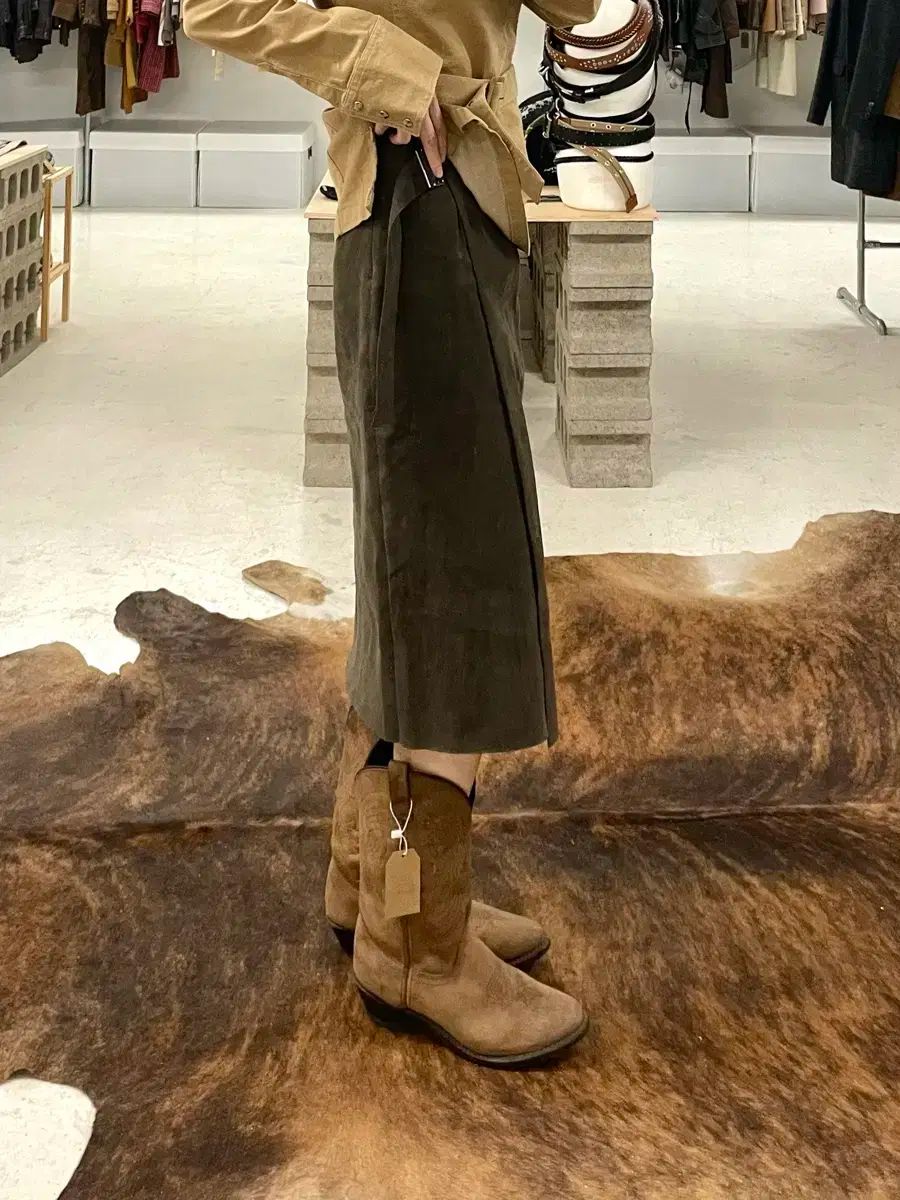 MART suede