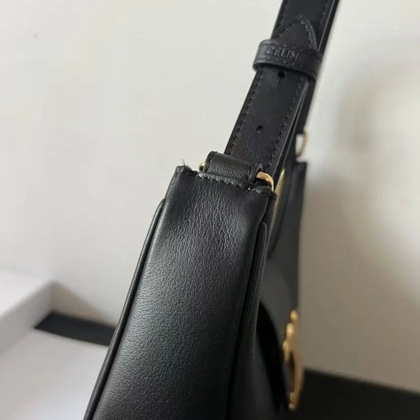 【VIPセール！】CELINE（セリーヌ）トリオンフアバショルダー VIPセール！】CELINE（セリーヌ）トリオンフアバショルダー