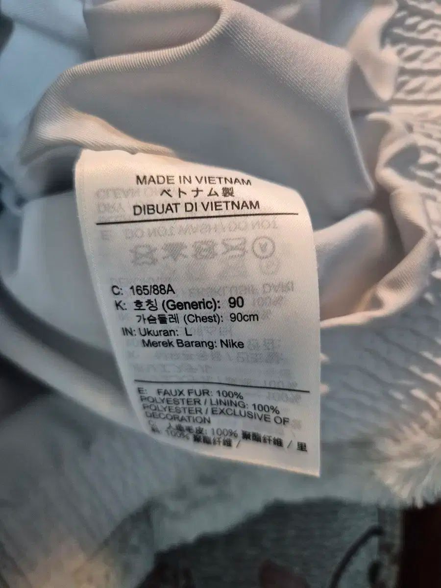 NIKE ナイキ ウーマンズ 捕虜 ファー ジャケット フォッシル 100 ジーンズ 美脚見え