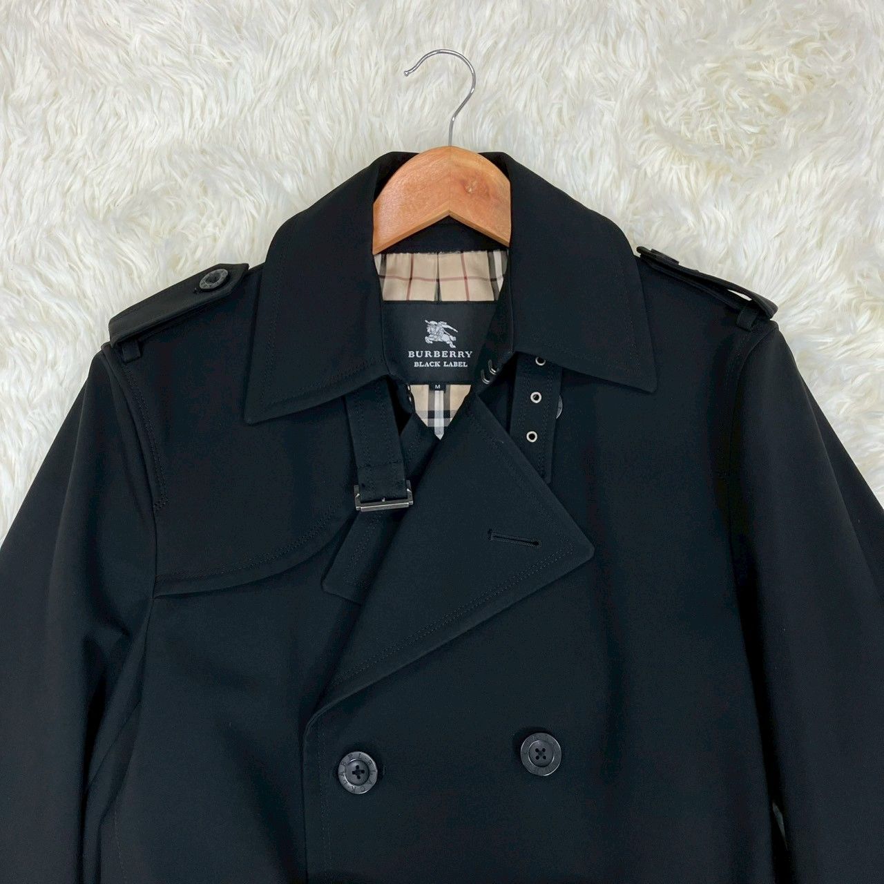 バーバリーブラックレーベル トレンチコート 裏地 フラップ裏ノバチェック チンストラップ 黒 Mサイズ お値段交渉を受け付けます
