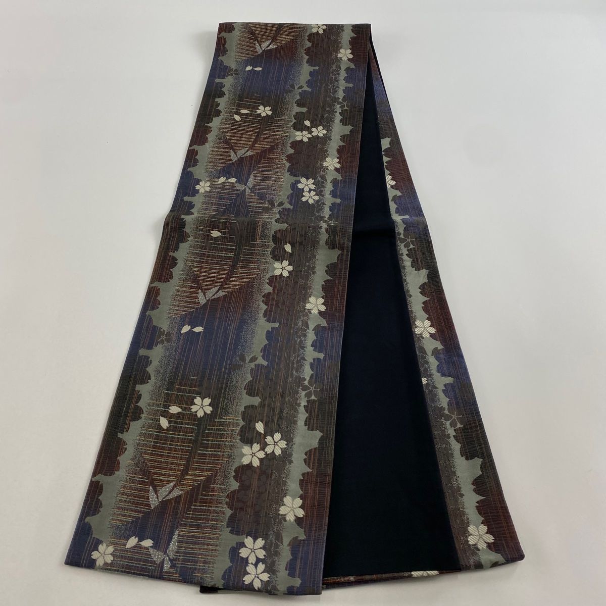 袋帯 名品 落款 時枝洋海 泥染 桜 シルエット柄 箔 青紫 全通 袋帯 名品 落款 時枝洋海 泥染 桜 シルエット柄 箔 青紫 全通