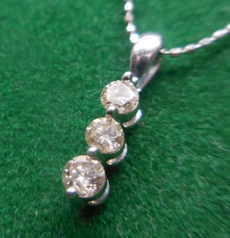 18金ホワイトゴールドダイヤモンド0.25カラットペンダント ヘッド