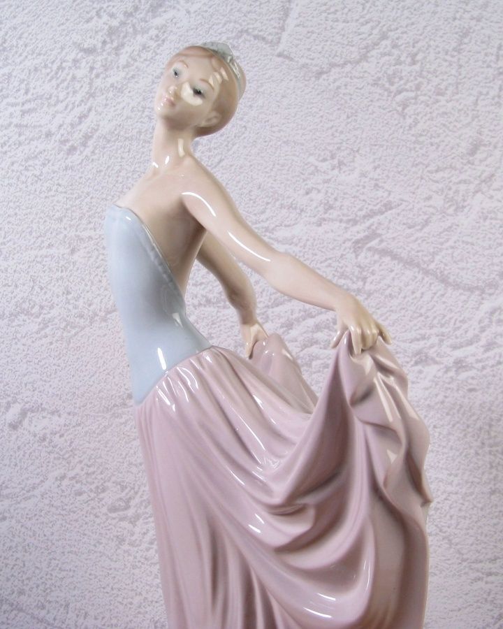 リヤドロ フィギュリン