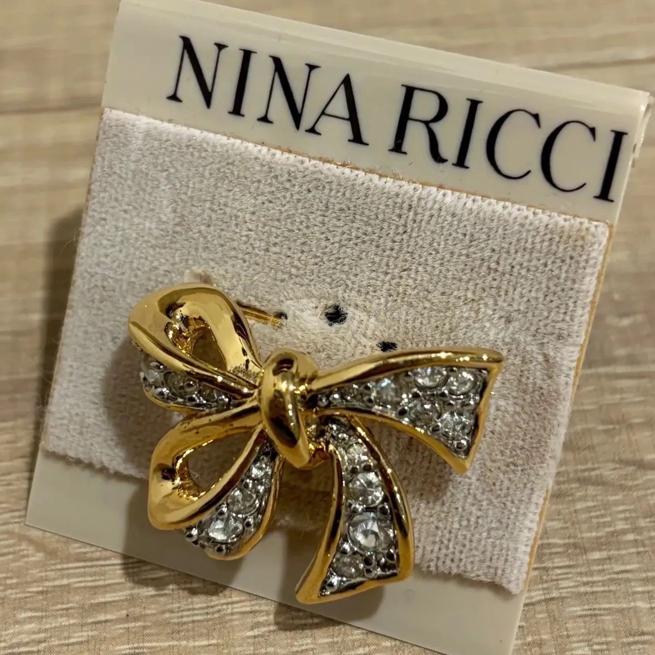☆Nina Ricci リボンブローチ ストーン付き ヴィンテージ
