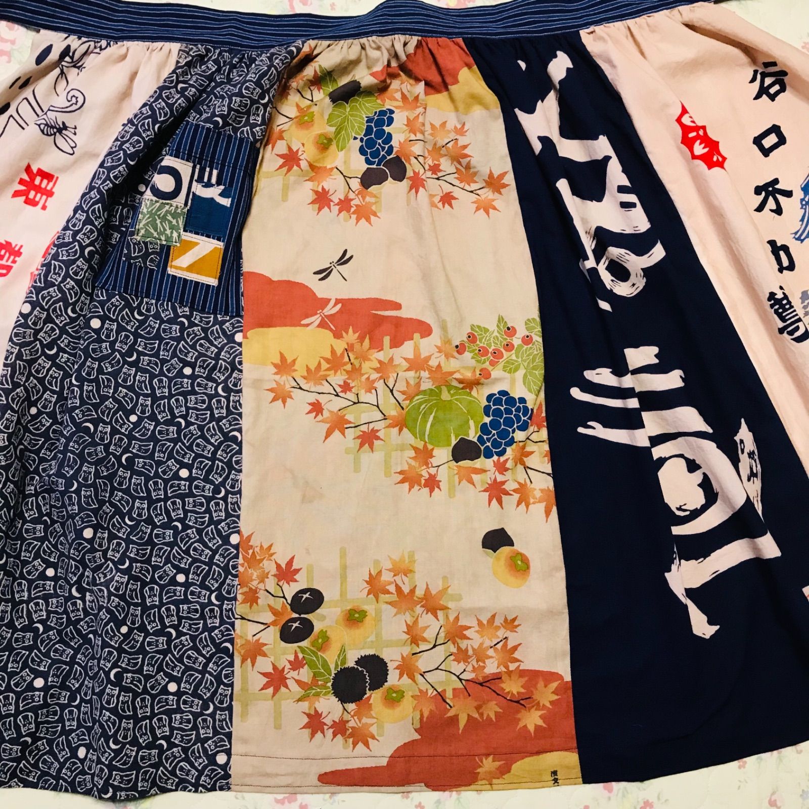 984 胸当て付エプロン　祭　手ぬぐい　手拭い　リメイク　ハンドメイド　古布 124 胸当て付きエプロン リメイク ハンドメイド 手ぬぐい