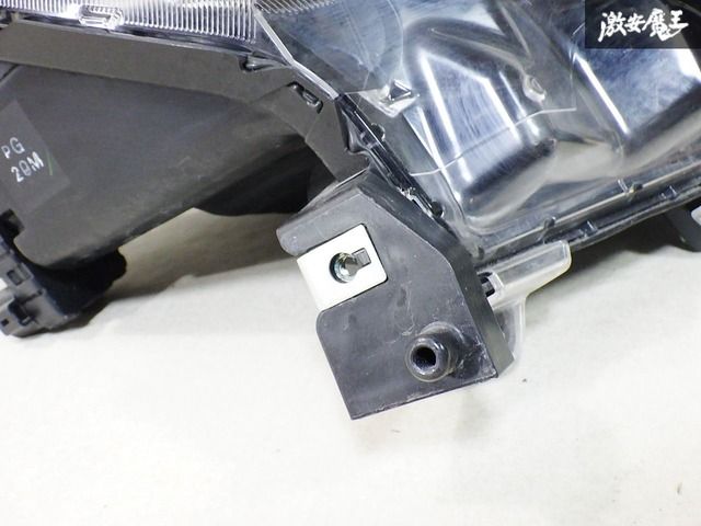 純正トヨタ M900A ルーミー 左右ヘッドライト STANLEY W3919 純正トヨタ M900A ルーミー 左右ヘッドライト STANLEY W3919