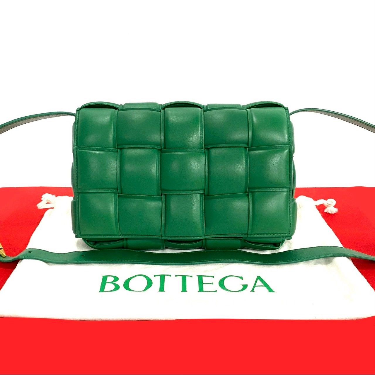 ほぼ未使用 袋付き BOTTEGA VENETA ボッテガヴェネタ パデッド 