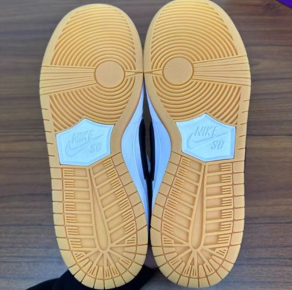 SB Dunk Low Pro ホワイトガム ※箱ありタグはなし - メルカリ
