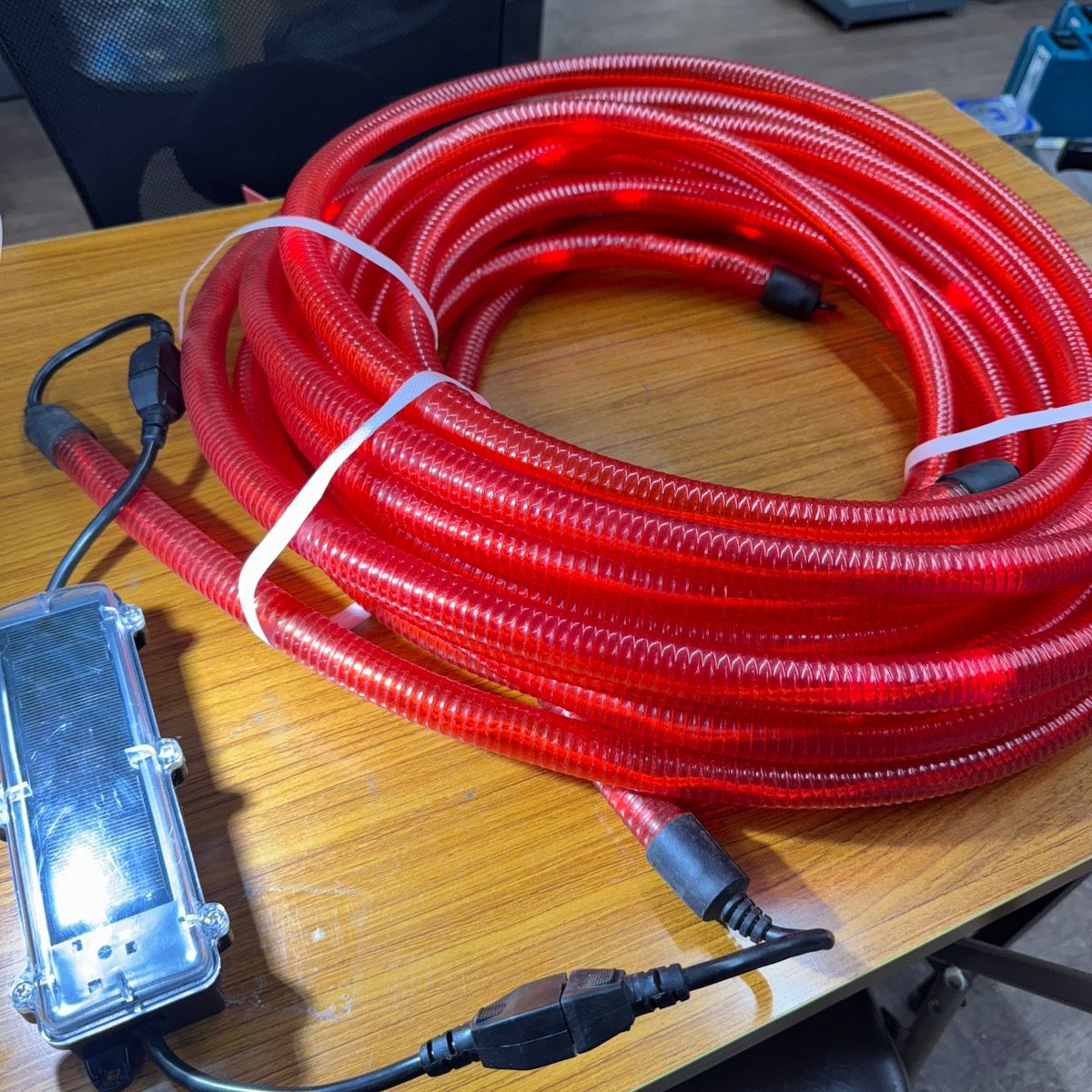 ソーラーLEDチューブ 4点セット 4巻 コントローラ4機 駐車場 現場 安全 夜間点灯 保安灯 桶川店 LAWEED_CL