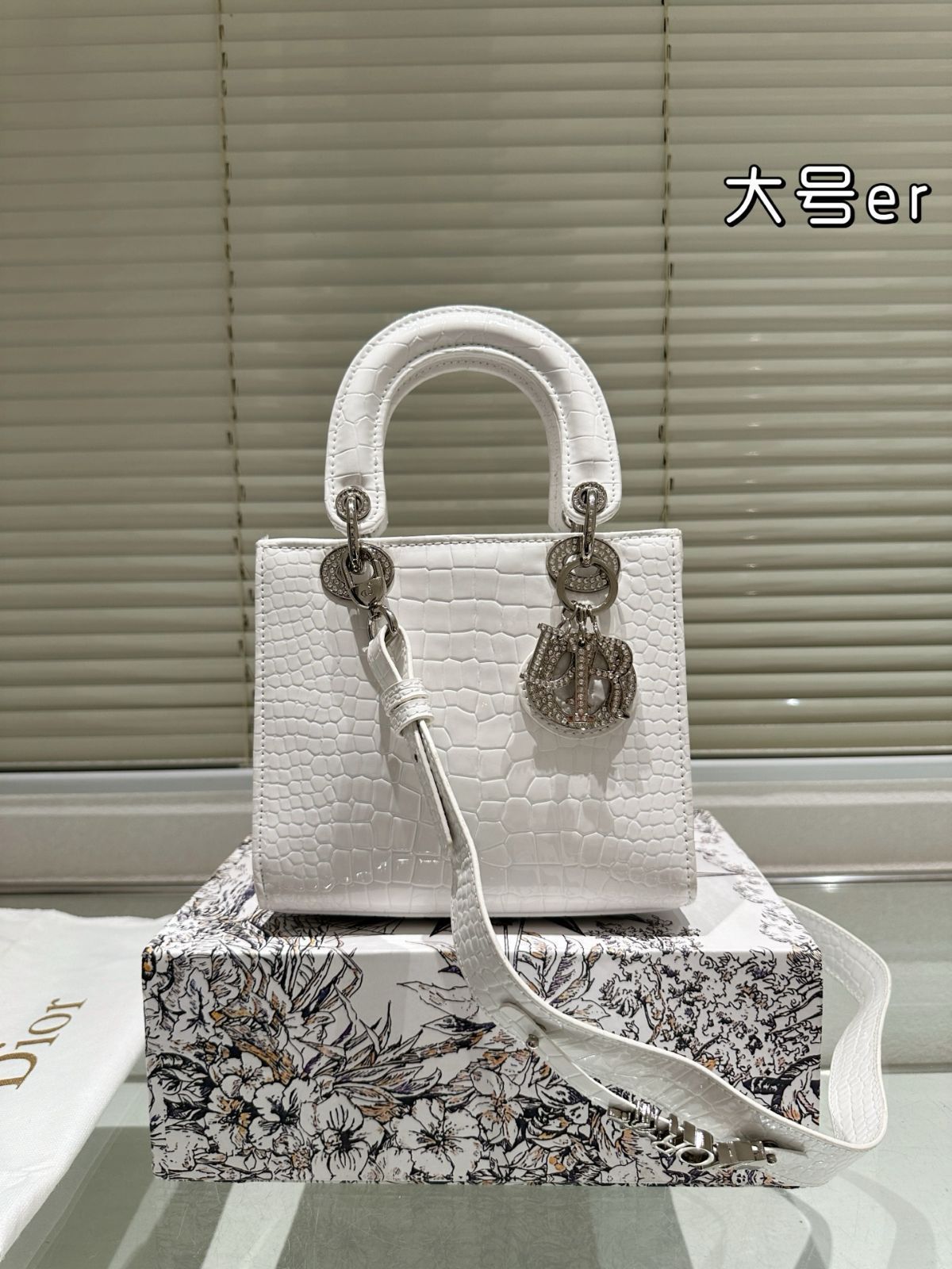 極美品/箱付き DIOR レディディオール ミディアムバッグ 美品 DIOR レディディオール ミディアムバッグ ブラック 箱付き